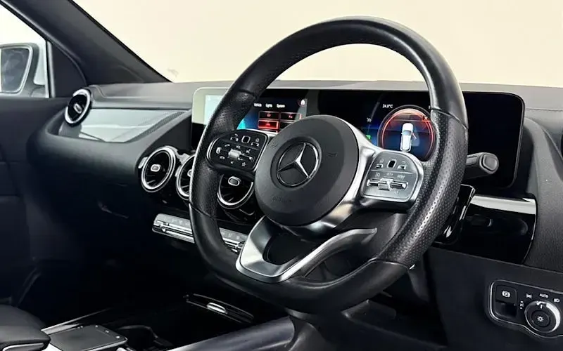 Used Mercedes GLA250 Exclusive 218 HP (160 kW) 2022 White SUV