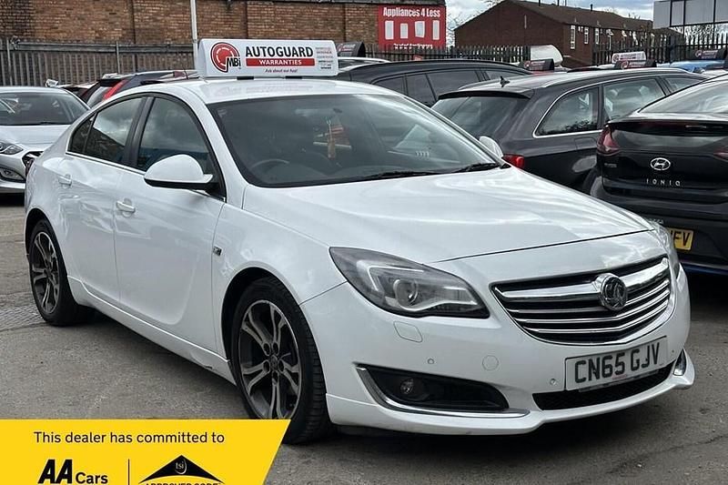 Used Vauxhall Insignia Edition 163 HP (119 kW) 2016 White Hatchback