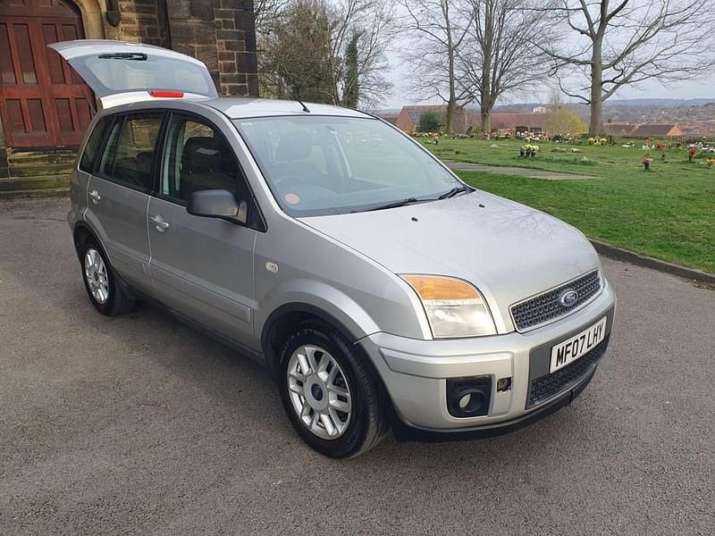 Used Ford Fusion Zetec 80 HP (58 kW) 2007 Silver Hatchback