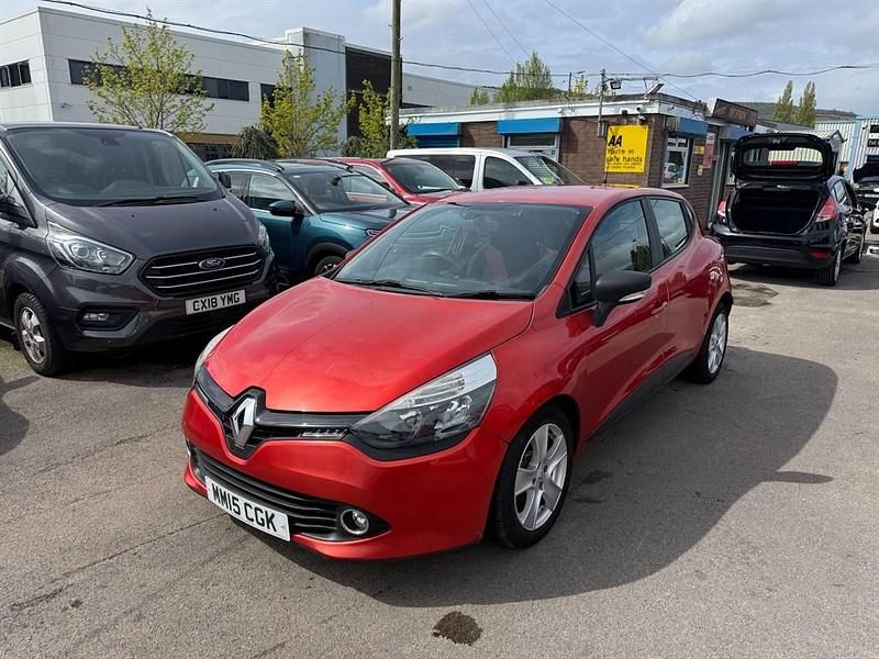 Used Renault Clio IV Expression+ 90 HP (66 kW) 2015 Red Hatchback
