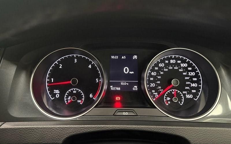 Used VW Golf VII SE 116 HP (85 kW) 2018 Silver Hatchback