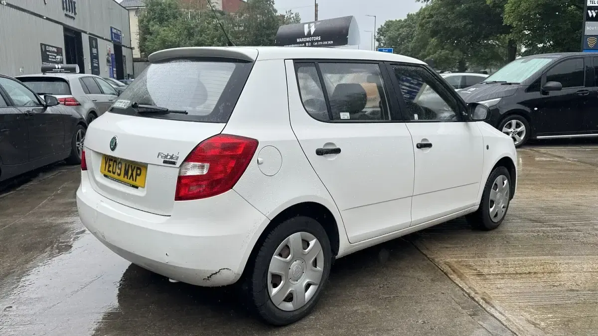 Used Skoda Fabia 2009 White Hatchback