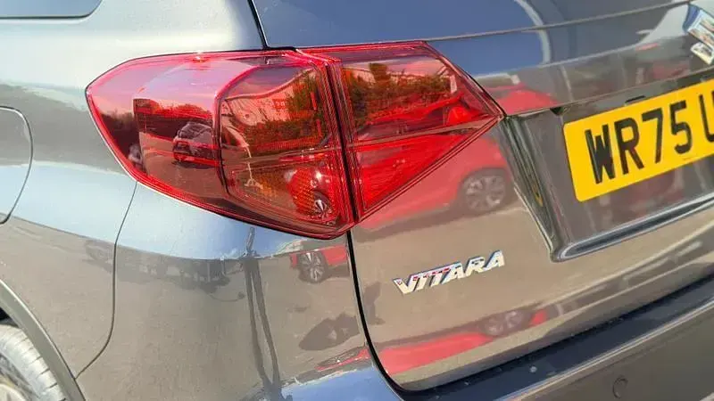 Neu Suzuki Vitara 2025 Grau SUV
