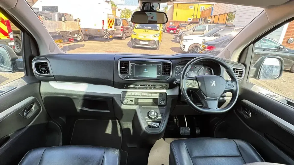 Używany Peugeot Traveller Allure 180 KM (132 kW) 2020 Brązowy Minivan