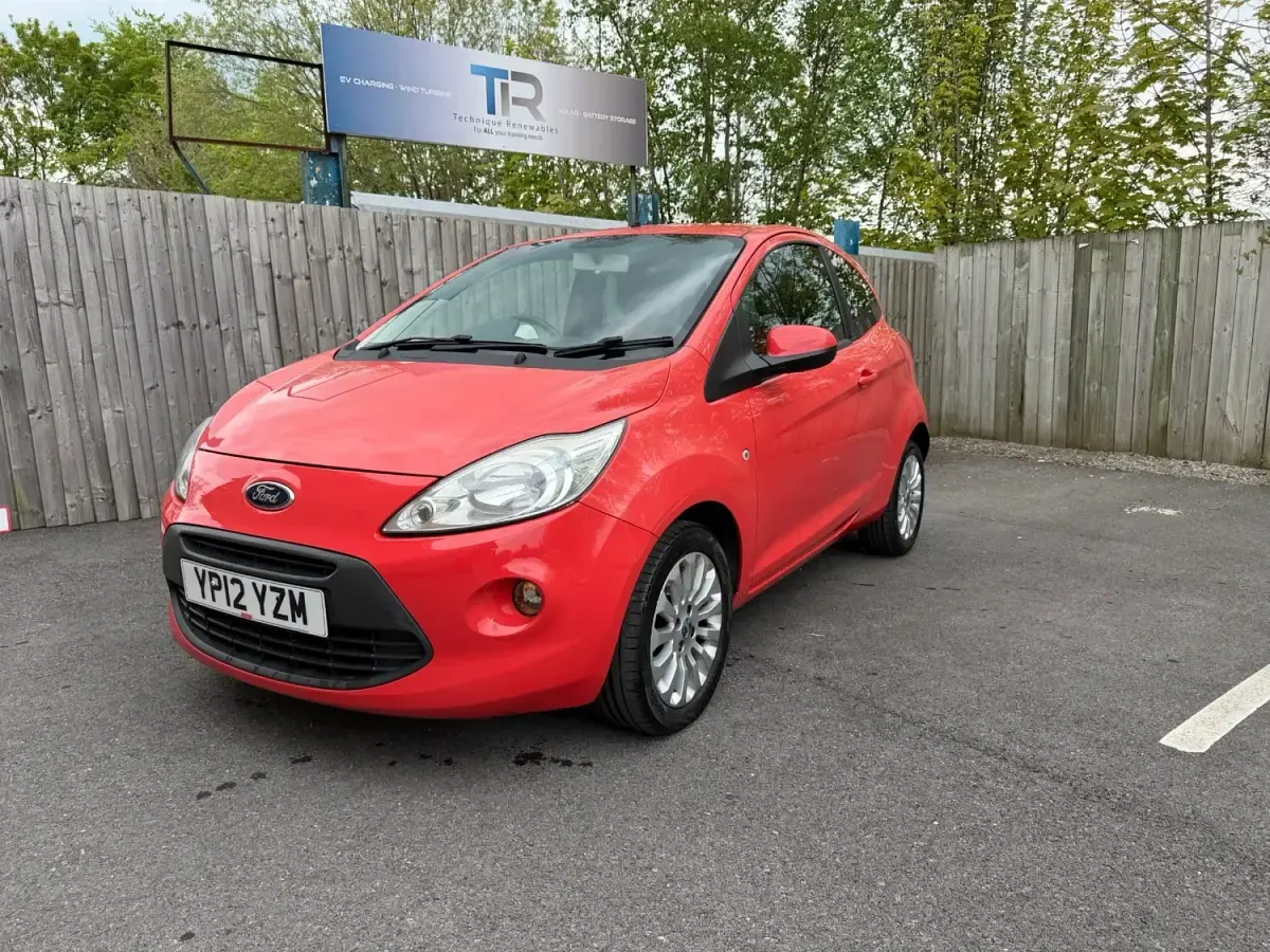 Usado Ford Ka Zetec 69 CV (50 kW) 2012 Rojo Utilitario