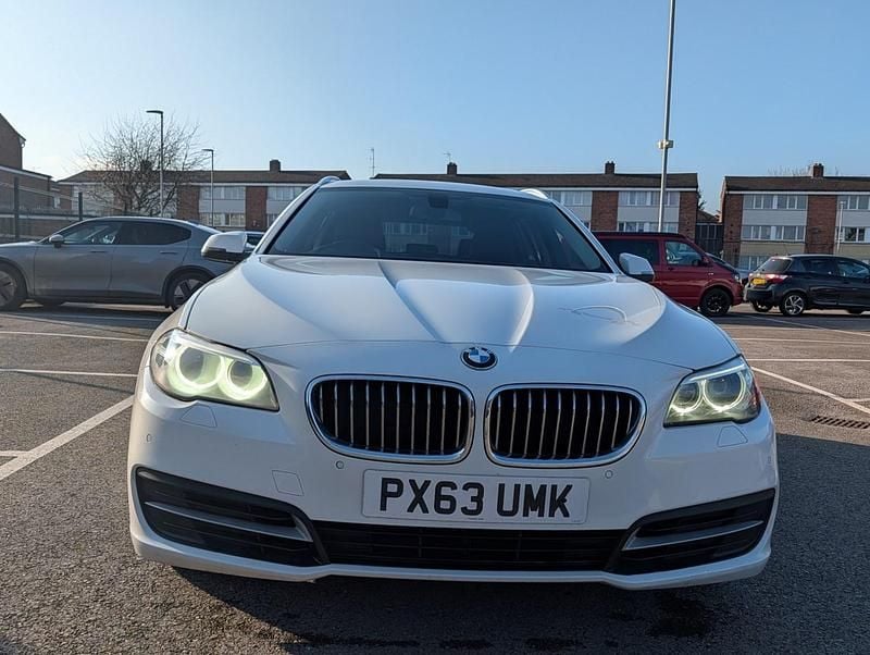 Begagnad BMW 520 Comfort Edition 184 HK (135 kW) 2014 Vit Kombi
