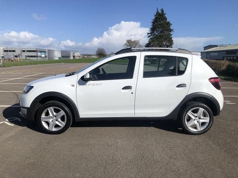 Used Dacia Sandero Lauréate 89 HP (65 kW) 2016 White