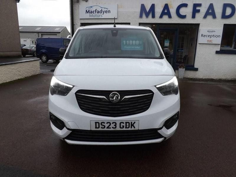 Used Vauxhall Combo S 100 HP (73 kW) 2023 White MPV