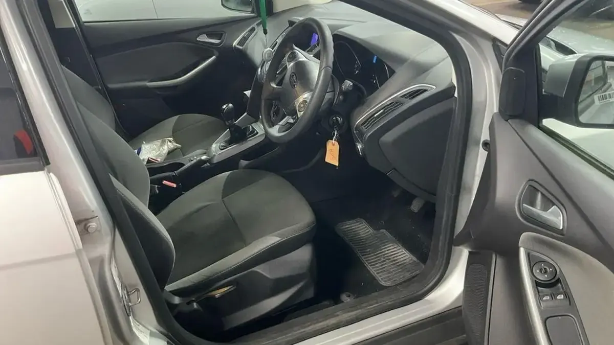 Begagnad Ford Focus 125 HK (91 kW) 2011 Silver Kombi