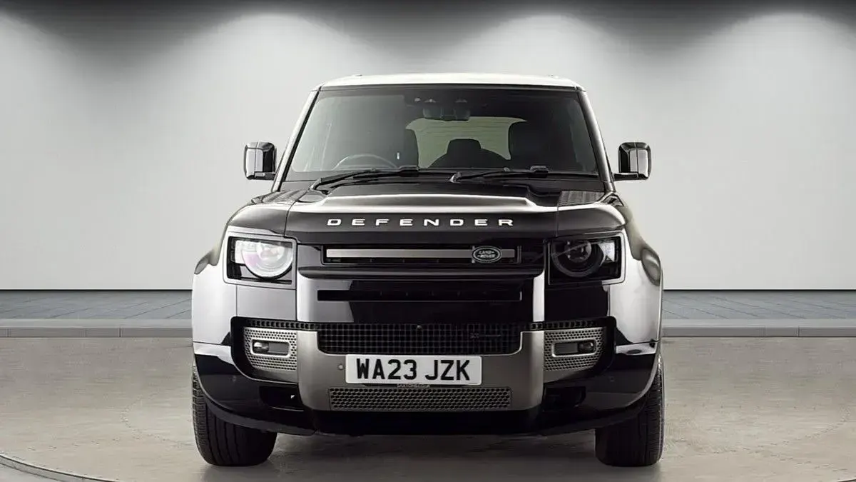Used Land Rover Defender HSE Dynamic 250 HP (183 kW) 2023 Santorini black SUV