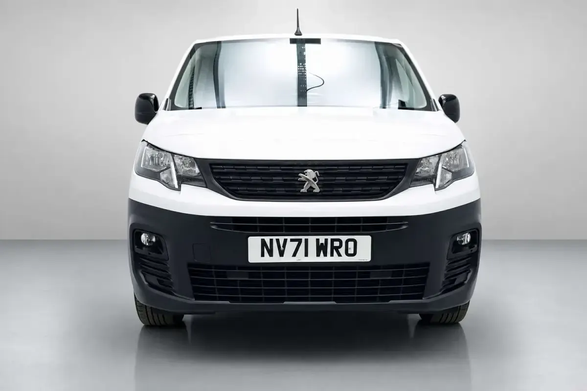 Used Peugeot Partner Premium 131 HP (96 kW) 2022 White MPV