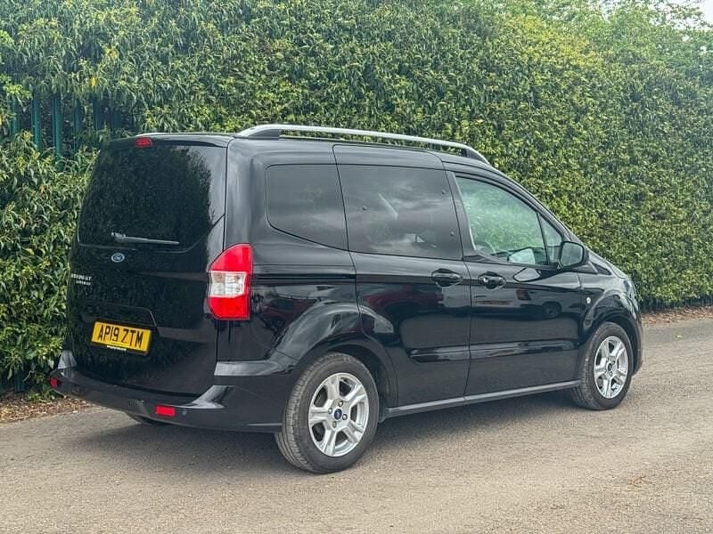 Used Ford Tourneo Courier Zetec 100 HP (73 kW) 2019 Black MPV