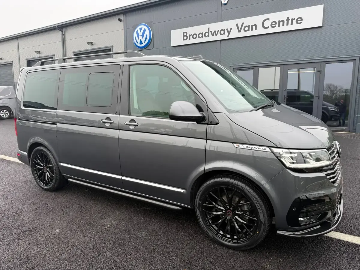 Used VW Caravelle Executive 150 HP (110 kW) 2020 Grey Van