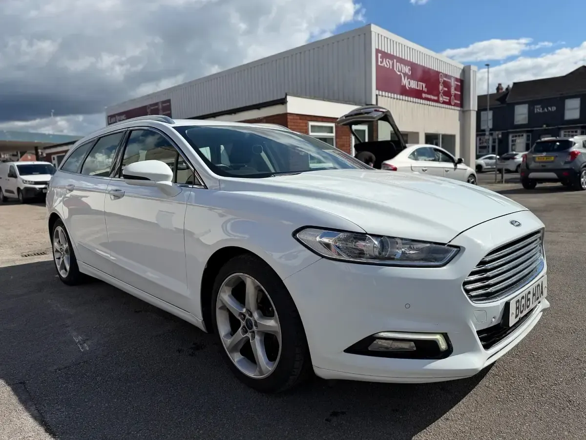 Used Ford Mondeo Titanium 180 HP (132 kW) 2016 White Estate