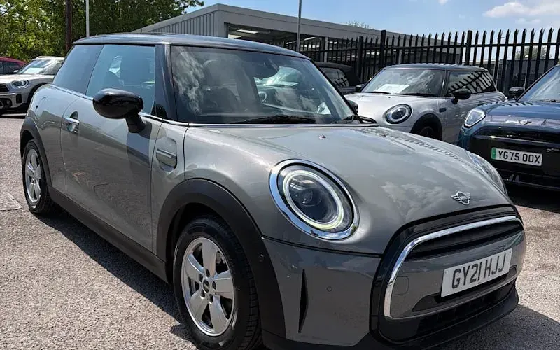 Used Mini Cooper Classic 136 HP (100 kW) 2021 Hatchback
