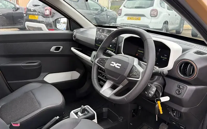 New Dacia Spring Extreme 47 kW (65 HP) 2025 Beige Hatchback