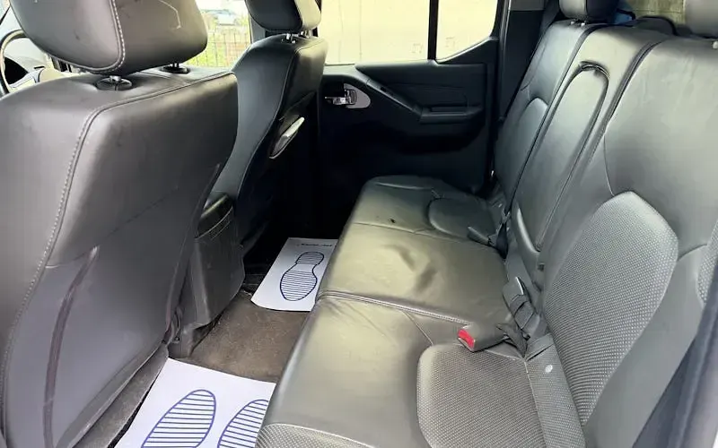 Used Nissan Navara Tekna 190 HP (139 kW) 2015 Silver Pickup