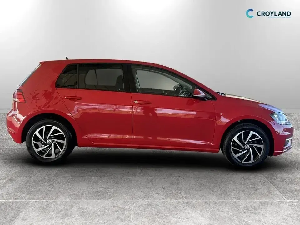 Begagnad VW Golf VII Match 115 HK (84 kW) 2019 Röd Halvkombi