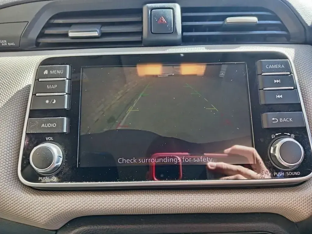 Usado Nissan Micra Acenta 71 HP (52 kW) 2019 Cinzento Citadino
