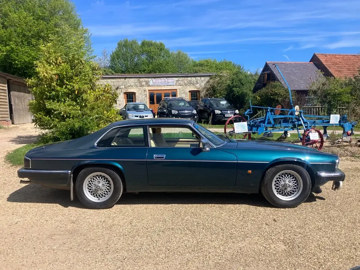 Used Jaguar XJS 233 HP (171 kW) 1992 Blue Sedan