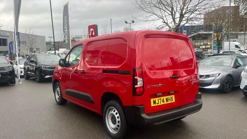 Used Citroën Berlingo 129 HP (94 kW) 2024 Red MPV