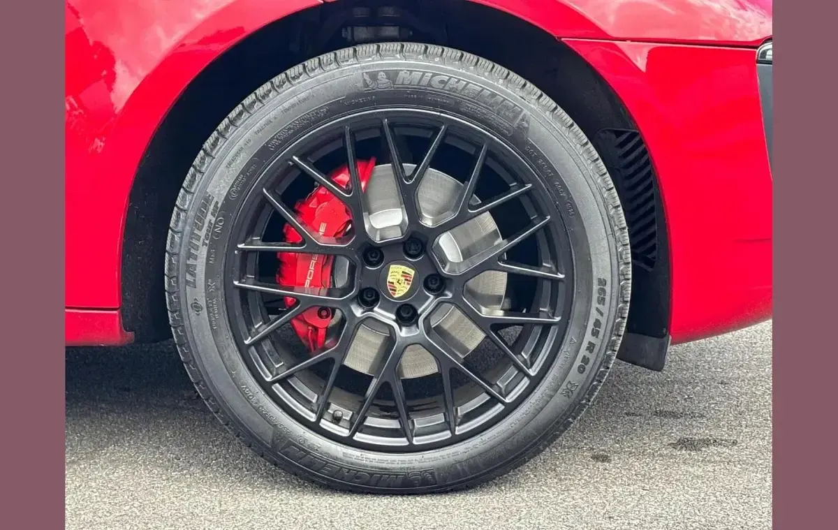 Used Porsche Macan 355 HP (261 kW) 2017 Red SUV