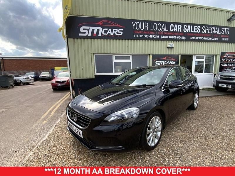 Black Used 2013 Volvo V40 SE Lux Estate | £7,450 (Fair price) - Image 1/4