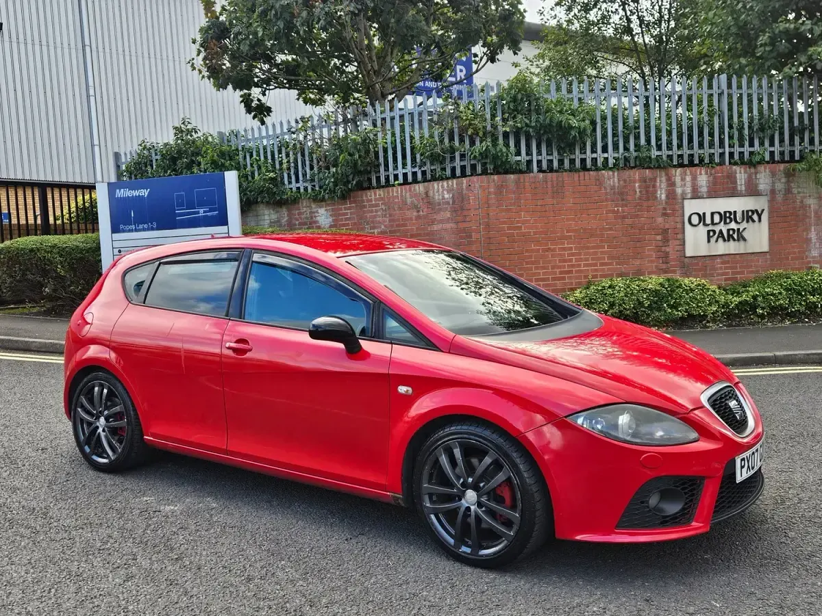 Used Seat Leon CUPRA 310 HP (228 kW) 2007 Red Hatchback
