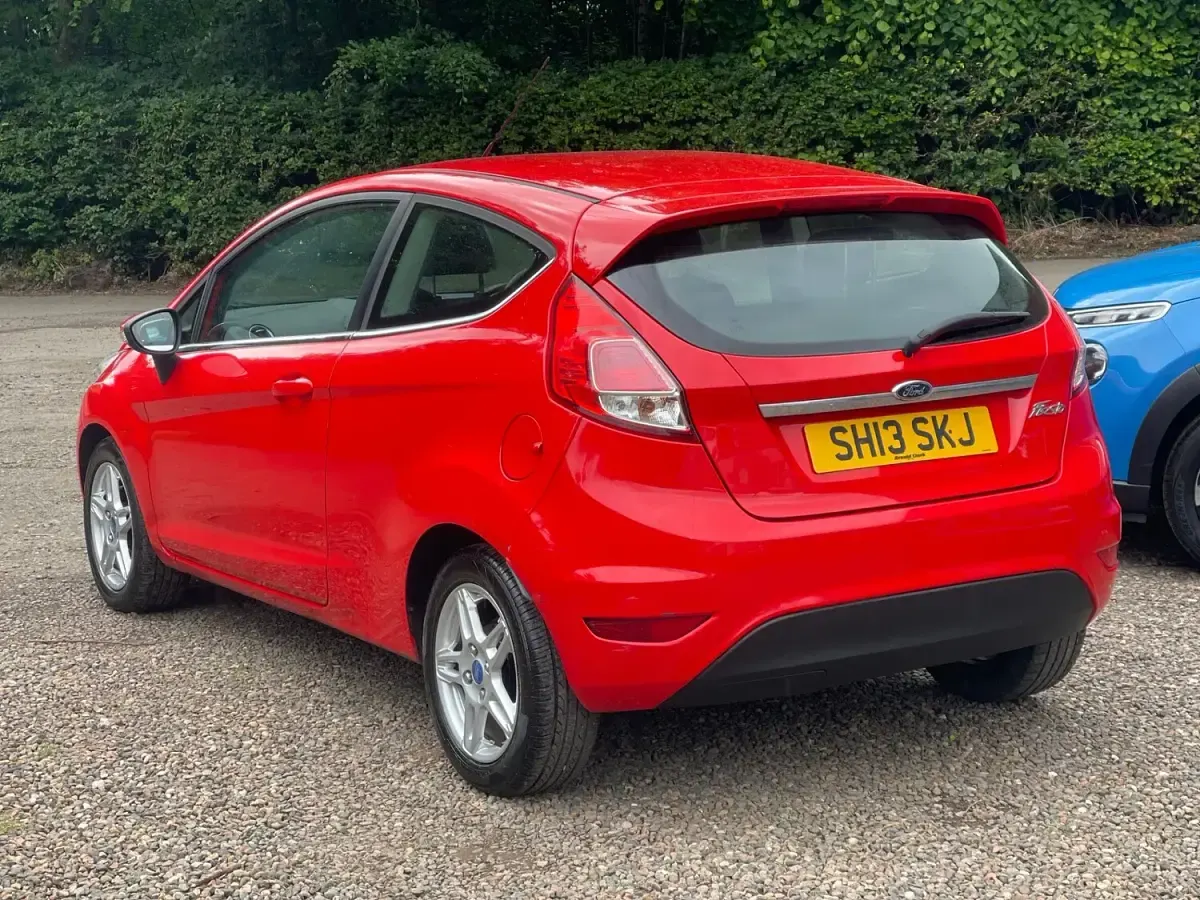 Used Ford Fiesta Zetec 82 HP (60 kW) 2013 Red Hatchback
