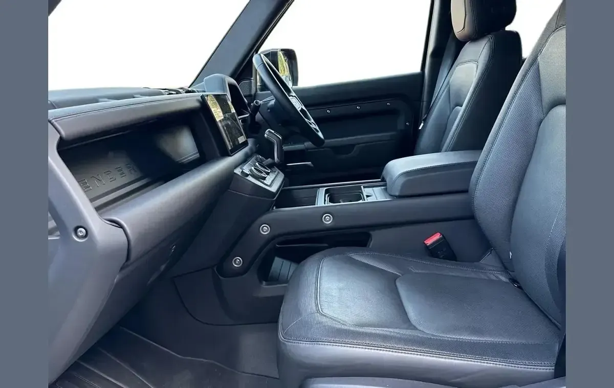 Używany Land Rover Defender HSE Dynamic 296 KM (217 kW) 2024 Szary SUV