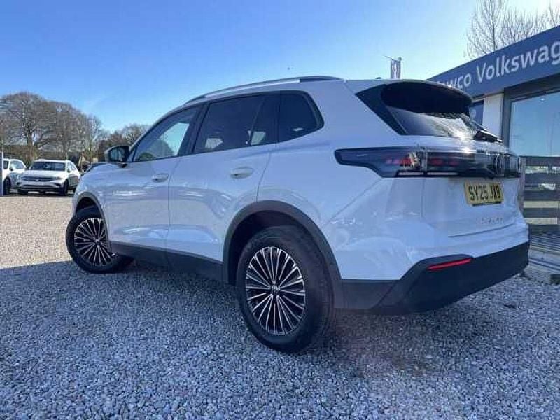 Second-hand VW Tiguan Match 201 CP (147 kW) 2025 Alb SUV