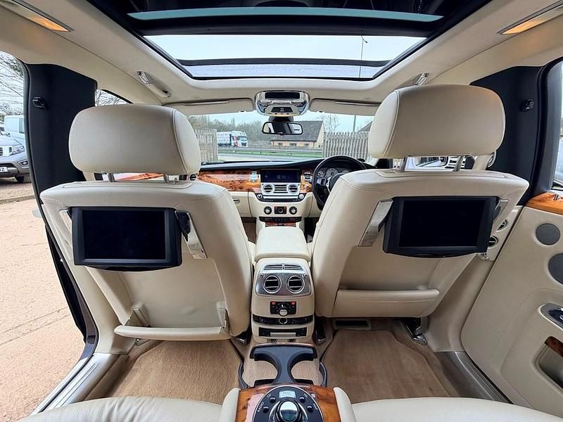 Used Rolls Royce Ghost 563 HP (414 kW) 2010 Mauve/purple Sedan