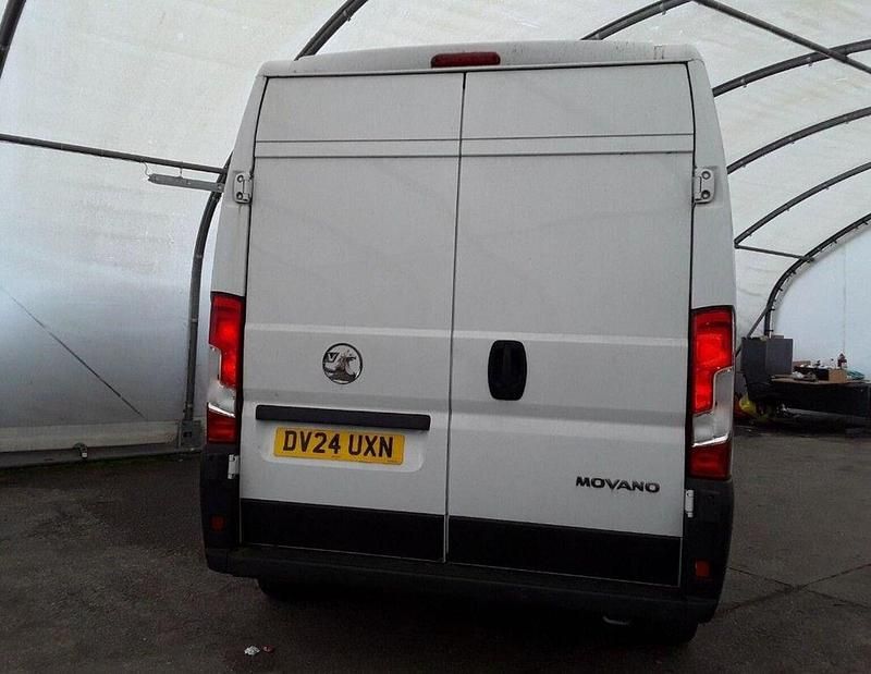 Used Vauxhall Movano S 138 HP (101 kW) 2024 White