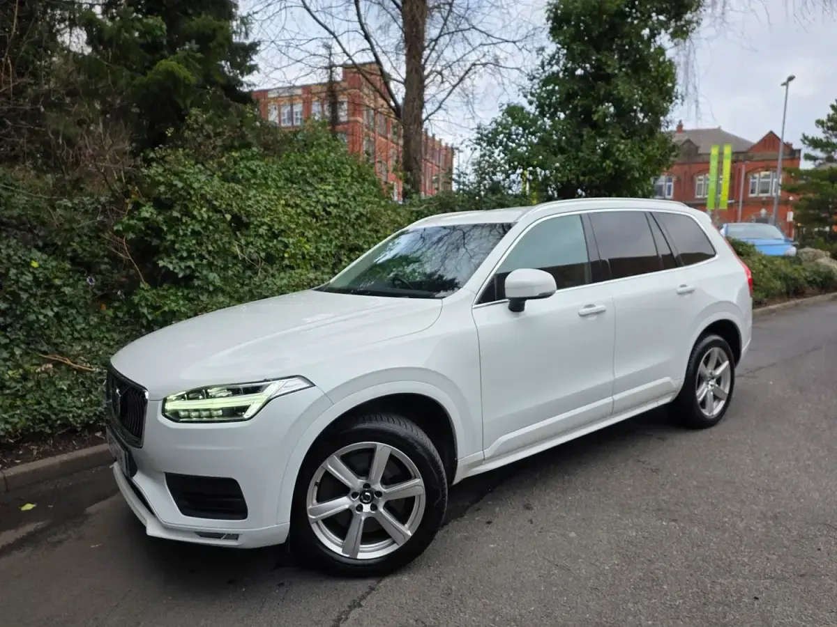 Used Volvo XC90 Momentum 235 HP (172 kW) 2020 White SUV