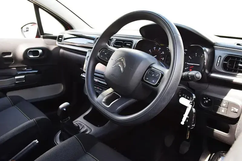 Used Citroën C3 PureTech 83 HP (61 kW) 2022 Red Hatchback