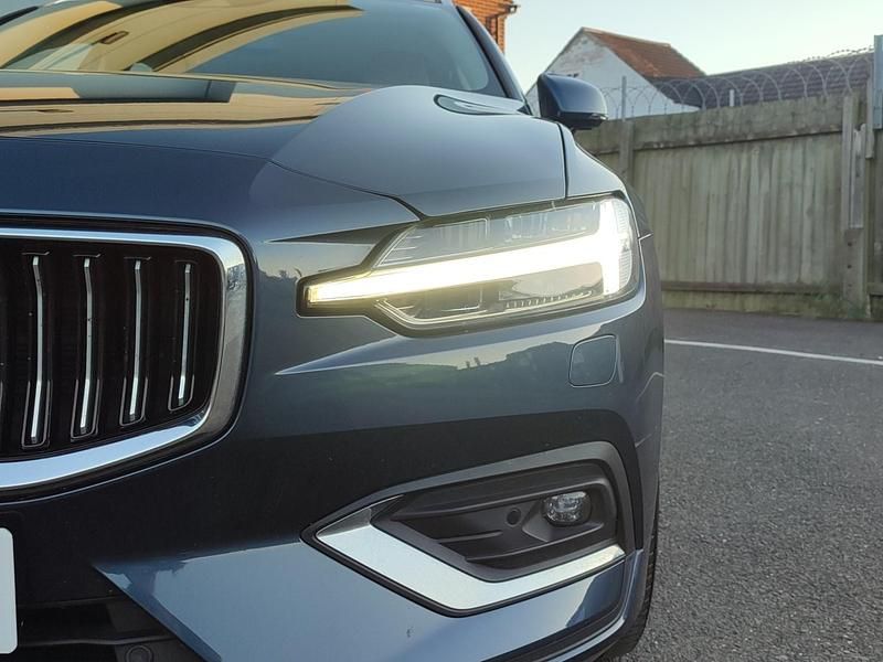 Used Volvo V60 Inscription 150 HP (110 kW) 2018 Blue Estate