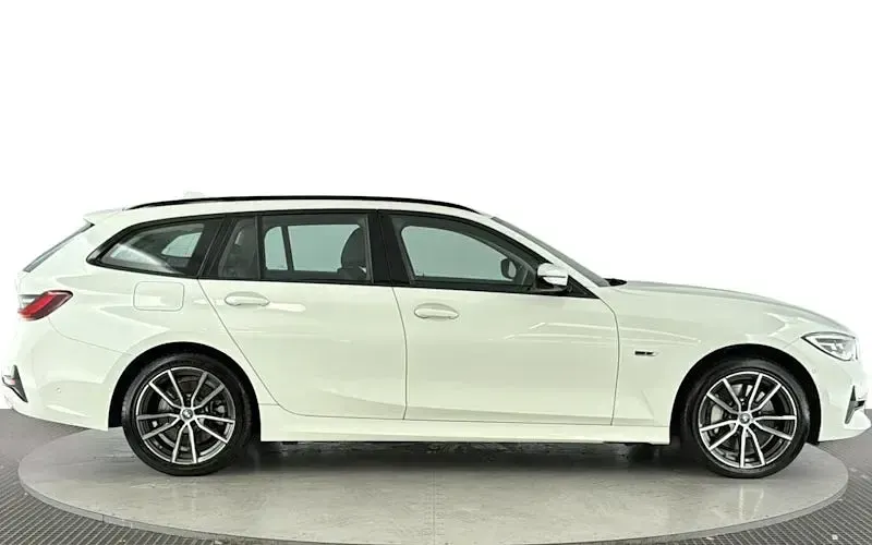 Usado BMW 330e Sport Line 292 HP (214 kW) 2022 Branco Carrinha
