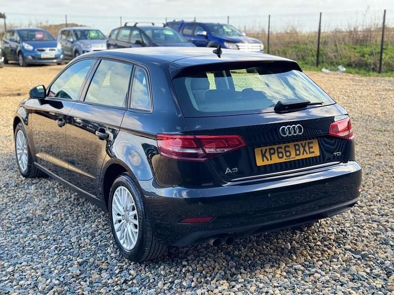Używany Audi A3 Comfort 2016 Czarny Hatchback