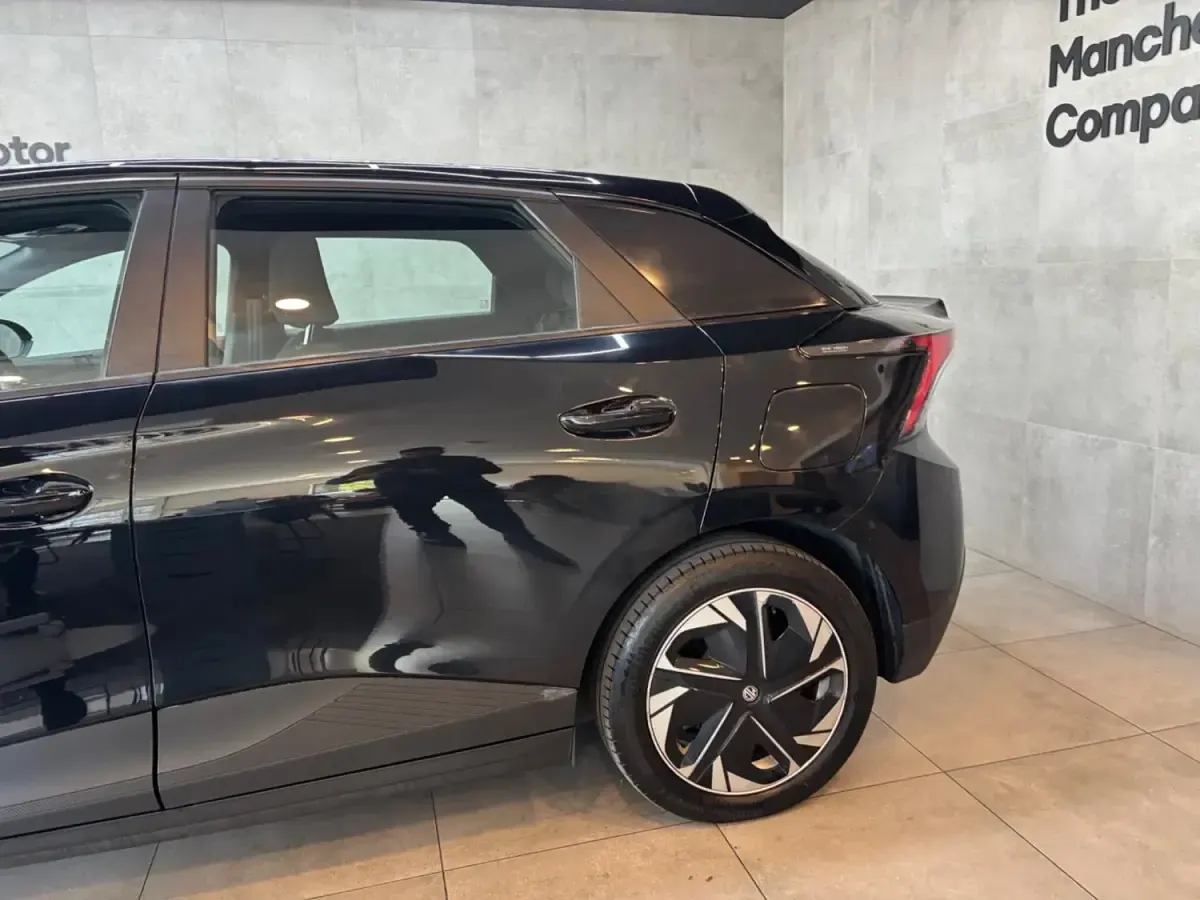 Używany MG MG4 EV SE 50 kW (69 KM) 2024 Czarny Hatchback
