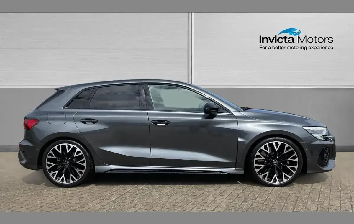 Begagnad Audi RS3 Sport 400 HK (294 kW) 2023 Grå Sedan