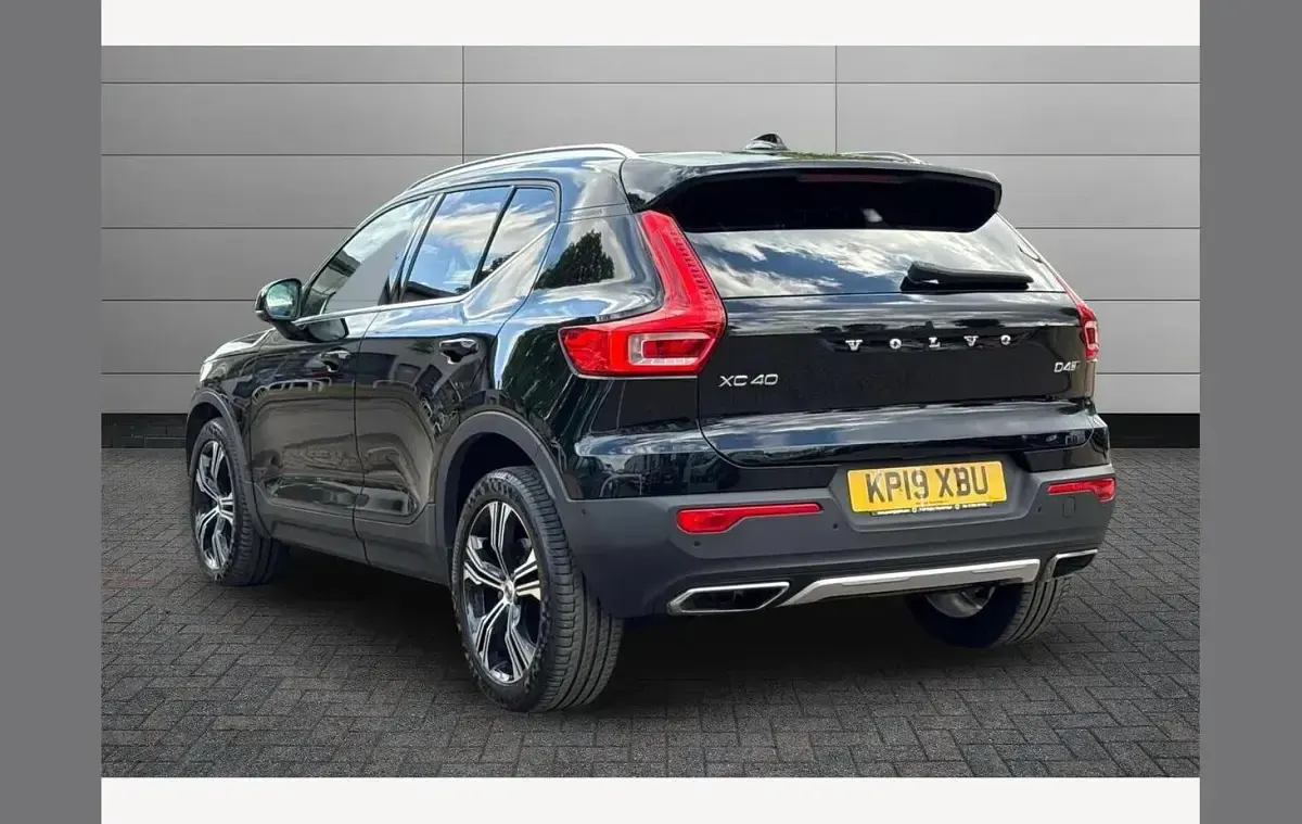 Used Volvo XC40 Inscription 190 HP (139 kW) 2019 Black SUV