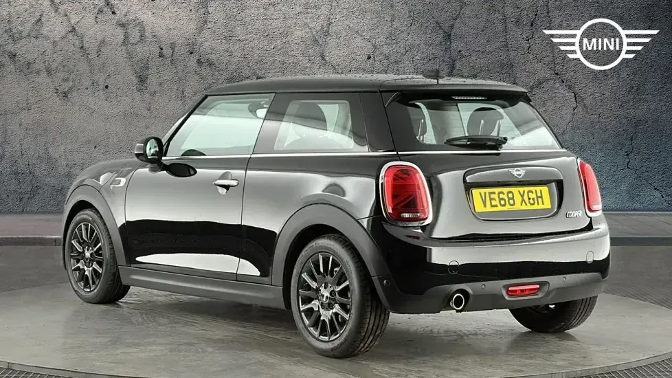 Used Mini Cooper Classic 134 HP (98 kW) 2018 Black Hatchback