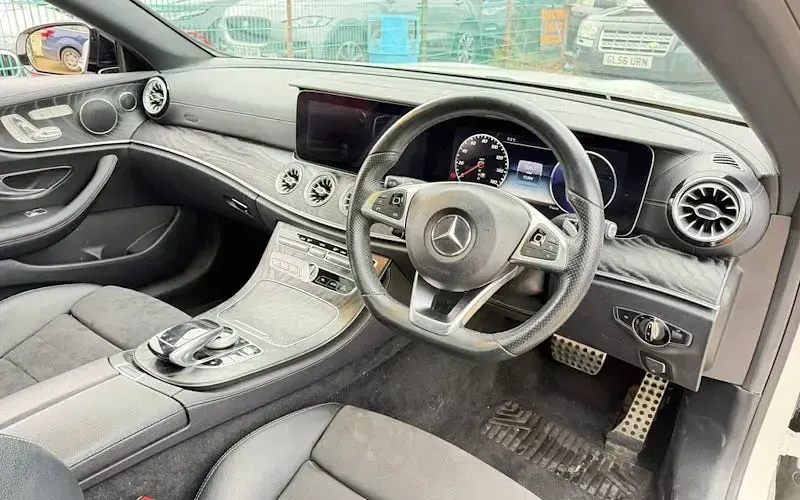 Begagnad Mercedes E220 AMG Line Premium 194 HK (142 kW) 2020 Sportkupé