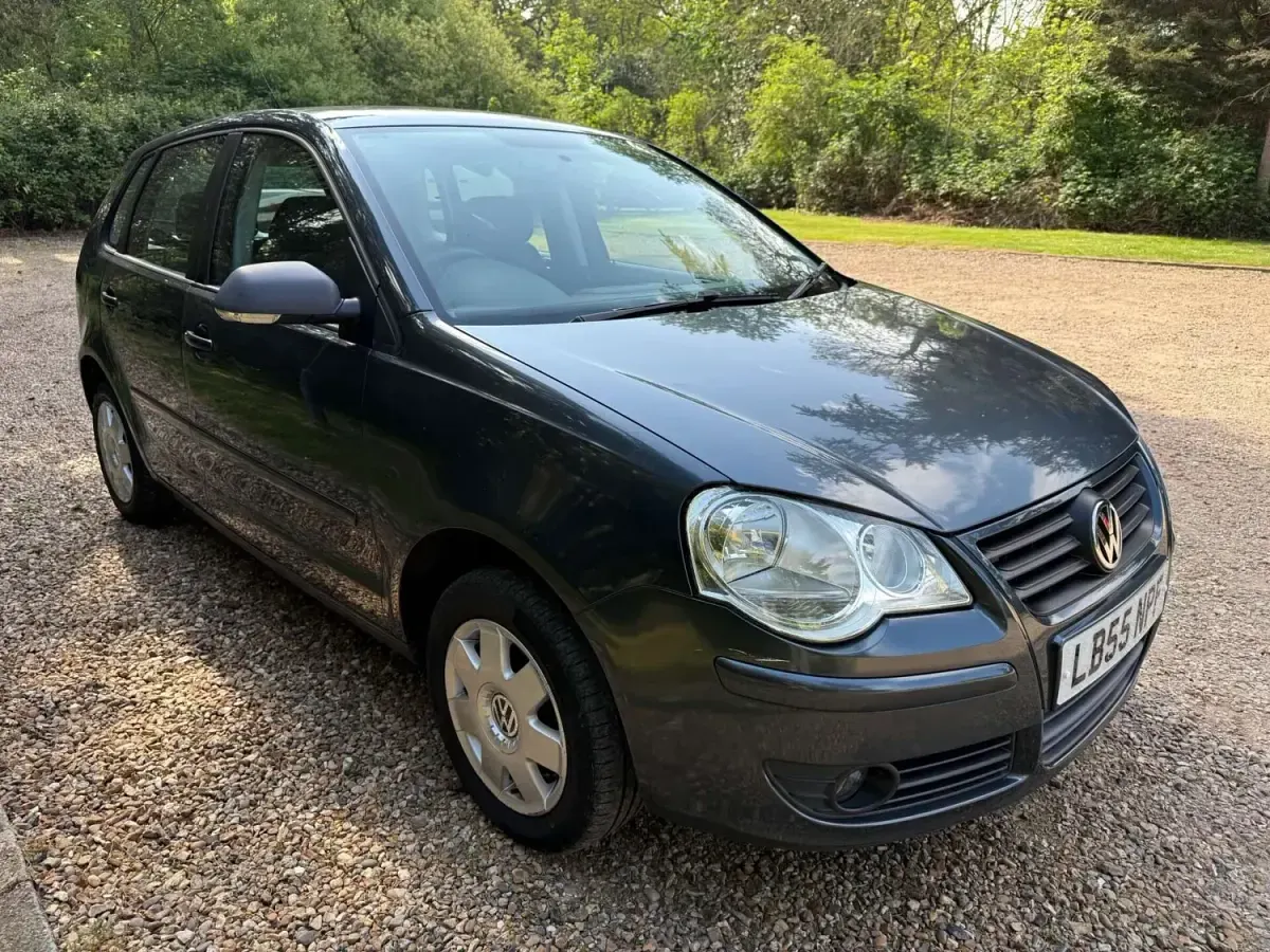 Begagnad VW Polo S 2005 Grå Halvkombi