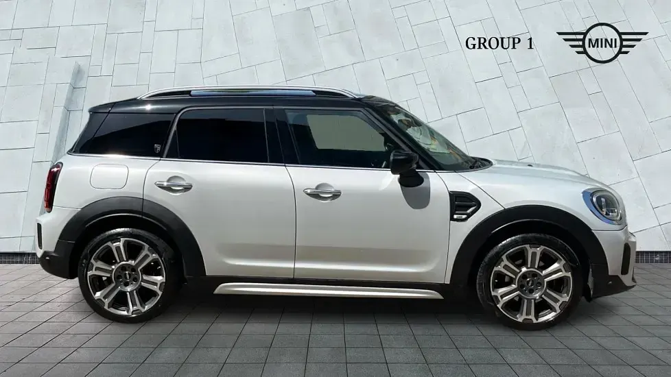 Usado Mini Cooper Countryman Exclusive 134 CV (98 kW) 2021 Plateado SUV