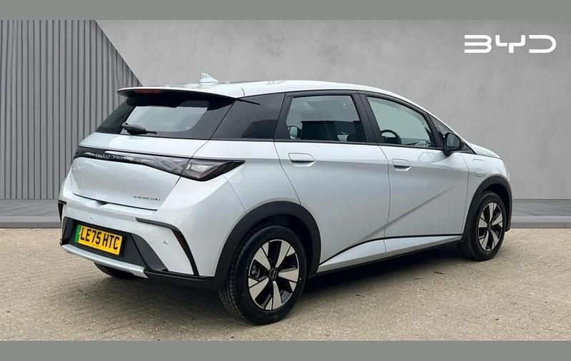 New BYD Dolphin Active 69 kW (95 HP) 2025 White Hatchback
