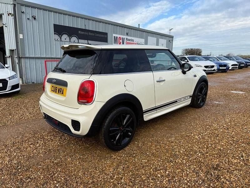 Used Mini ONE Hatch 102 HP (75 kW) 2018 White Hatchback