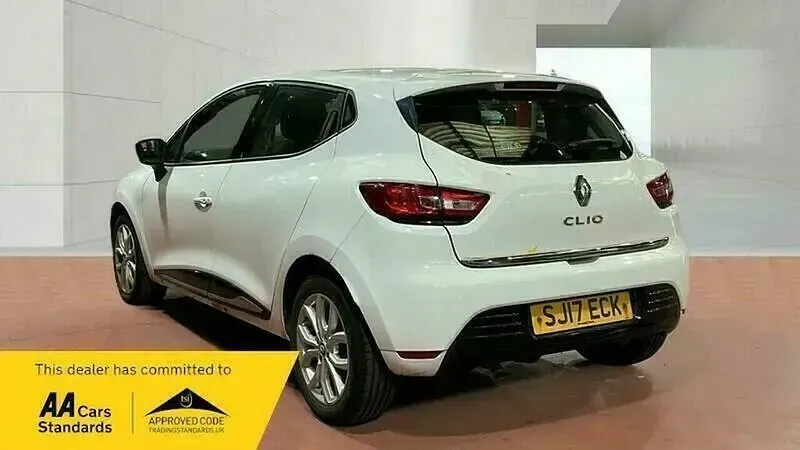 Used Renault Clio Dynamique 2017 White Hatchback