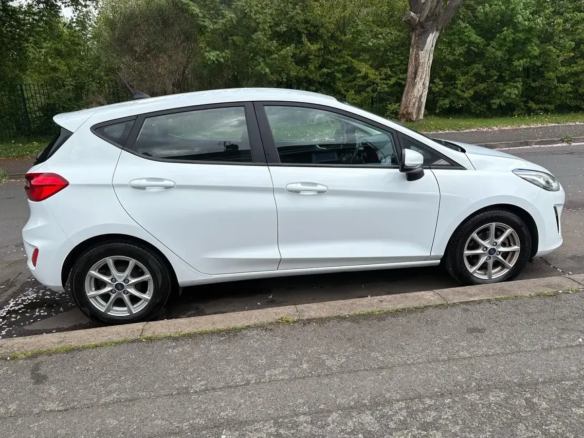 Used Ford Fiesta Zetec 100 HP (73 kW) 2019 White Hatchback