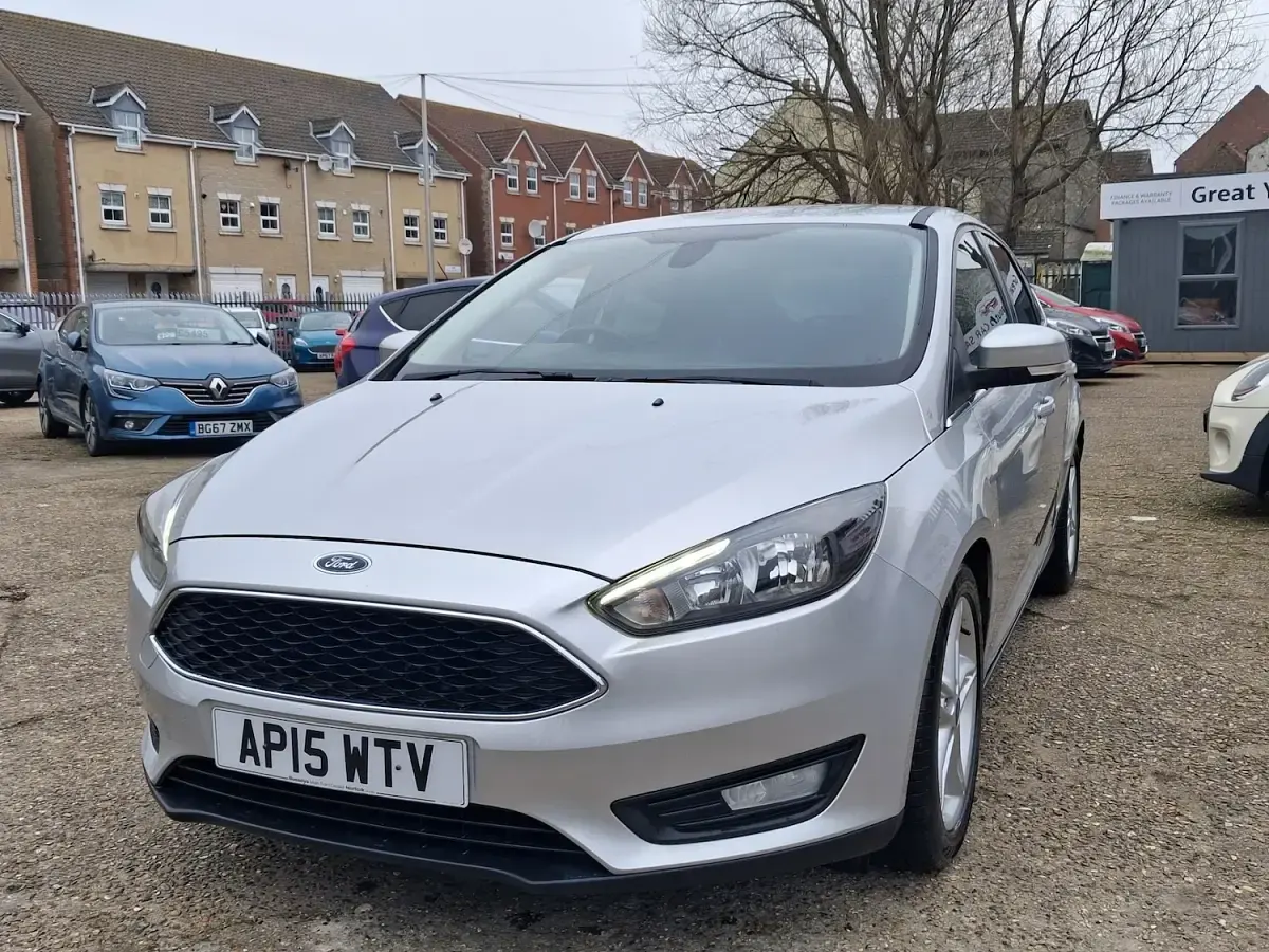 Used Ford Focus Zetec 125 HP (91 kW) 2015 Silver Hatchback